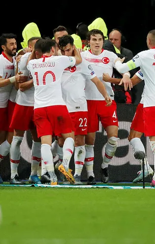 Galatasaray yeniden milli yıldızın peşinde! Transfer için masaya oturuluyor