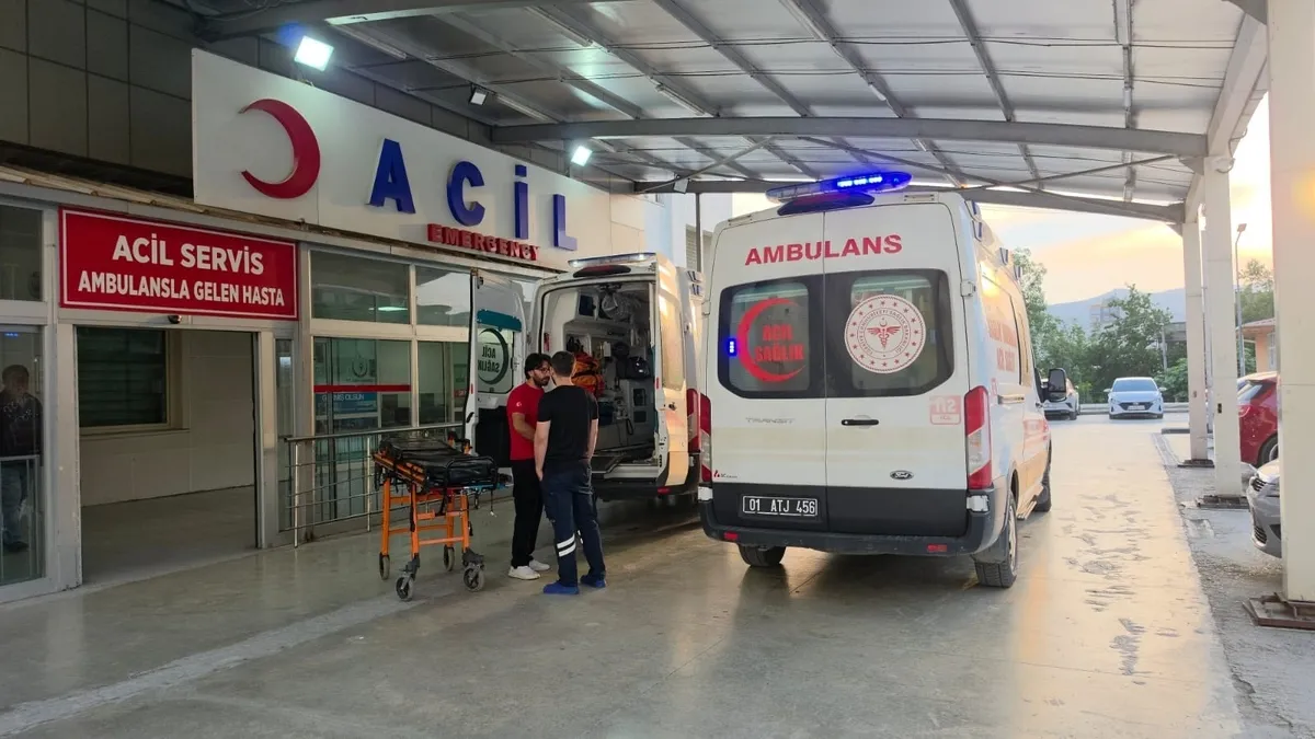 1780837983408.jpeg Adana'da kız kaçırma meselesi can aldı: Baba ve oğlu tüfeğiyle öldüren katil zanlısı adliyeye sevk edildi-2