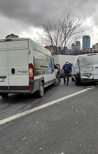 Beşiktaş'ta trafiği kilitleyen kaza