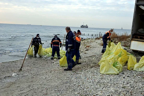 1607343132374.jpg Avcılar'da şoke eden manzara! Topla topla bitmiyor! 10 tonu buldu-2