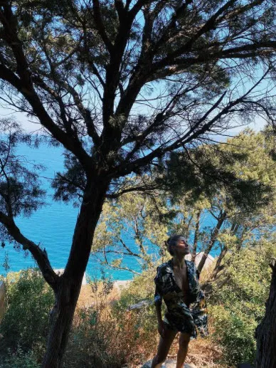 Hande Erçel'in eli bikinili poz vermeye alıştı artık cömert davranıyor! Bir dönem kilolarıyla şoke eden Hande şimdi fit olunca...-10