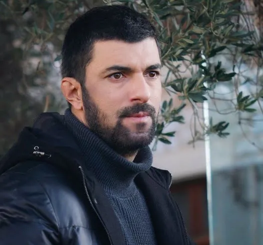 Engin Akyürek'in son halini görenler 'Efe'm sana ne oldu' demeden geçmiyor! Sefirin Kızı'nın Sancar Efe'si eridi bitti-7