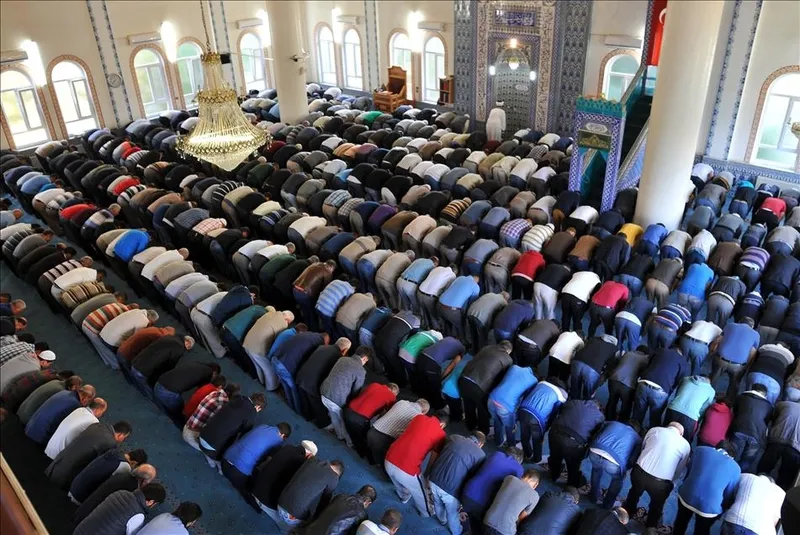 kurban-bayrami-cemaatle-kilinmasi-zorunlu-mu-evde-kilinabilir-mi-iste-diyanetin-aciklamasi-1749048753819.jpg Kurban Bayramı cemaatle kılınması zorunlu mu? Evde kılınabilir mi? İşte Diyanet'in açıklaması-3