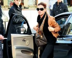 Düğün hediyesiyle alışveriş turunda