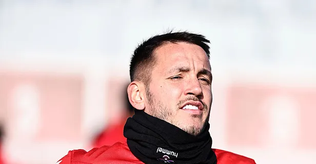 Rey Manaj 1.5 yıl daha Sivasspor'da