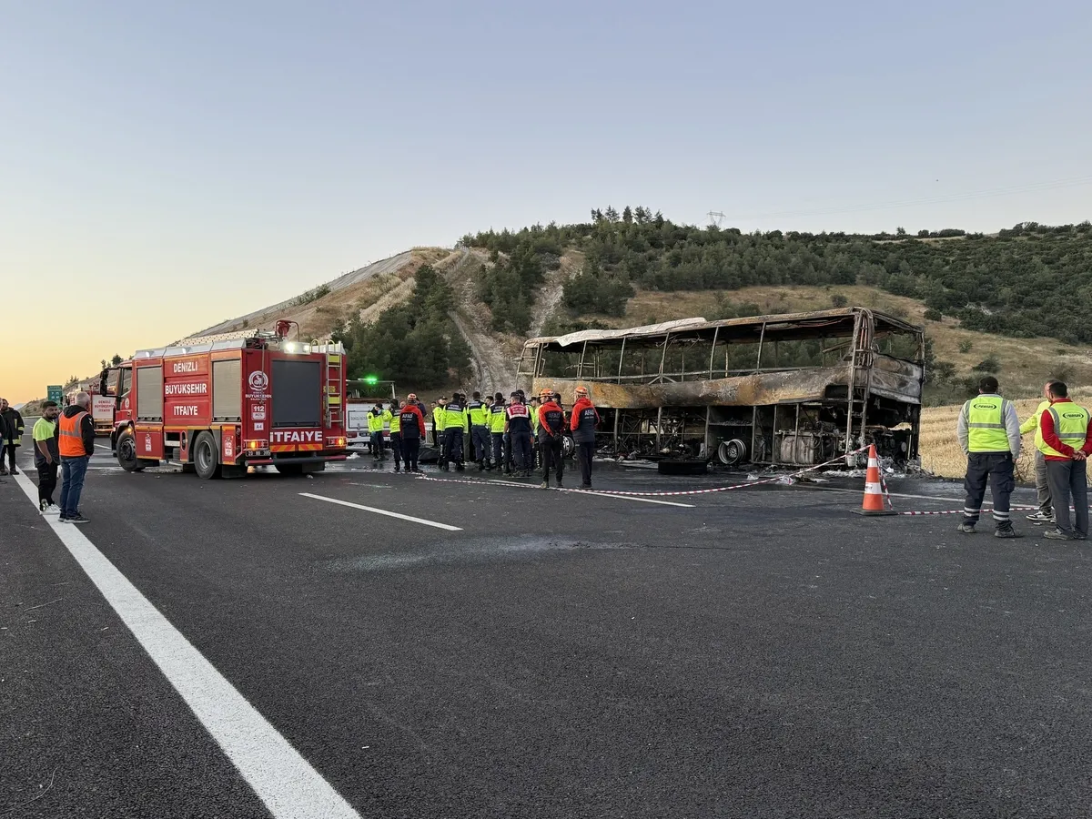 denizli-aydin-otoyolunda-feci-kaza-otobus-alev-topuna-dondu-1i-bebek-8-olu-33-yarali-1780207488923.jpeg Denizli-Aydın otoyolunda feci kaza |Otobüs alev topuna döndü: 1'i bebek 8 ölü, 33 yaralı-5