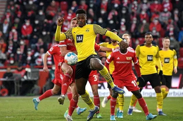 Borussia Dortmund rüzgarı! 3 puan 3 golle geldi