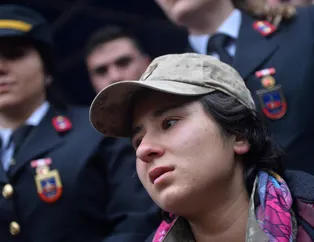 Son dakika: Meryem, şehit ağabeyi Uğur Katran'ı askeri üniforma ile son yolculuğuna uğurladı