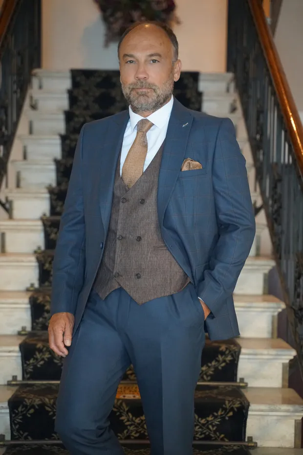 Usta oyuncu Mahir Günşiray atv'nin yeni dizisi Kalp Yarası ile ekrana dönüyor-2