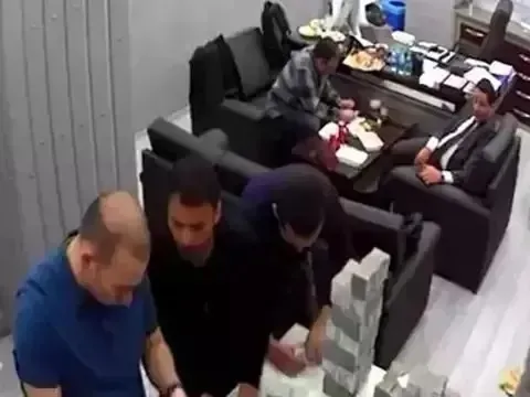 ibb-davasinda-mahkeme-sordu-sivaci-adem-soyketin-onayladi-rusvet-baskanim-rusvet-sistemin-soru-cevabi-takvimde-1777403810949.jpeg İBB davasında mahkeme sordu sıvacı Adem Soytekin onayladı: Rüşvet başkanım rüşvet | SİSTEM'in soru-cevabı TAKVİM'de-12