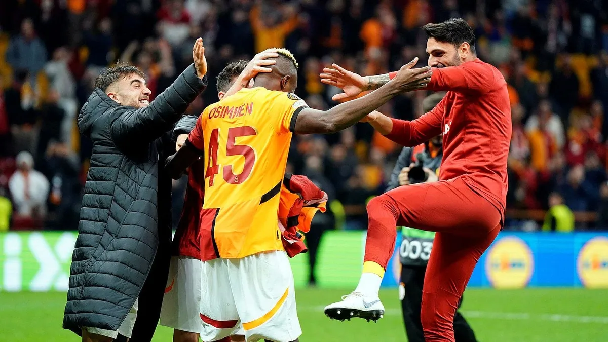 Osimhen'i Galatasaray'a o getirecek!