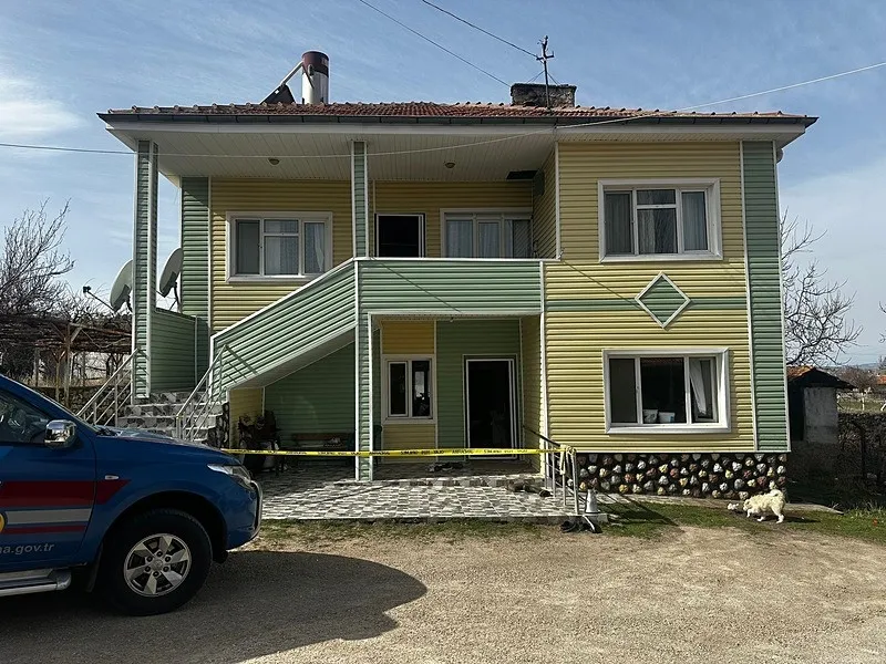 Kaman’da aile faciası: Kapıyı kilitleyip babasını 12 bıçak darbesiyle öldürdü-3