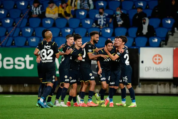 fenerbahce-finlandiyada-rahat-turladi-helsinki-2-5-fenerbahce-mac-sonucu-1630001699208.jpg