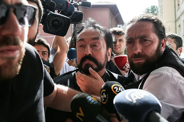 Adnan Oktar: Ne askerliği! Biz keriz miyiz ya?