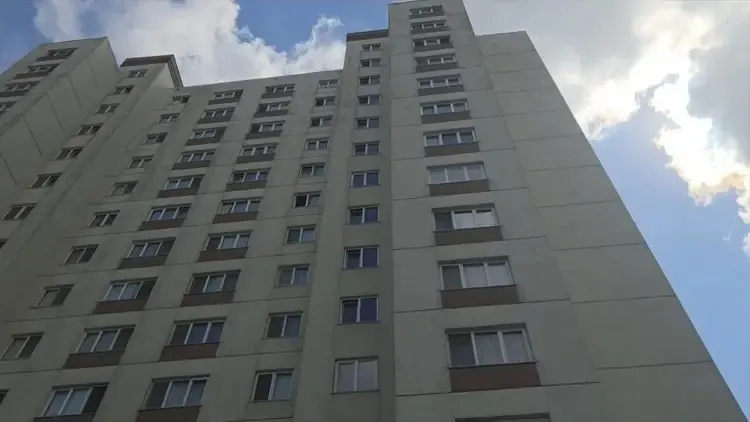 avcilarda-guvenlikli-sitede-5-milyon-liralik-hirsizlik-1787172604333.jpeg Avcılar’da 700 daireli güvenlikli sitede tatilden dönen ailenin 5 milyon liralık döviz ve ziynet eşyaları çalındı-4