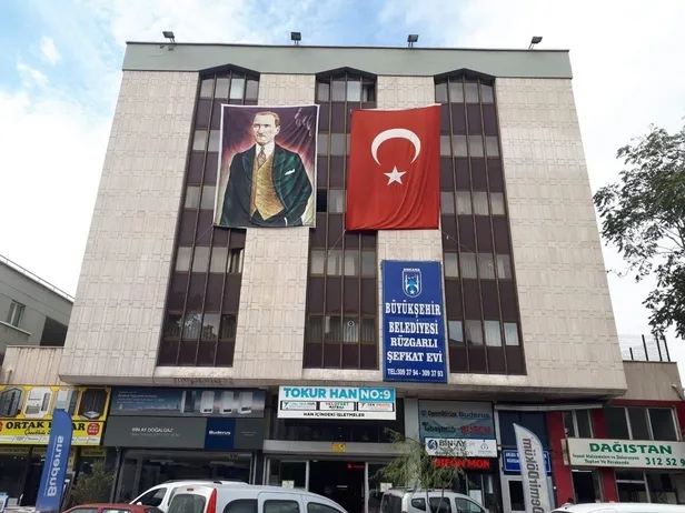 mansur-yavasin-yurt-algisi-bosa-cikti-evsizler-ve-hasta-yakinlari-sokaga-atildi-1632591340895.jpeg Mansur Yavaş'ın 'yurt' algısı boşa çıktı! Evsizler ve hasta yakınları sokağa atıldı...-3