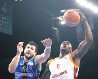 G.Saray Trabzon’u yıktı derbi Aslan’ın!