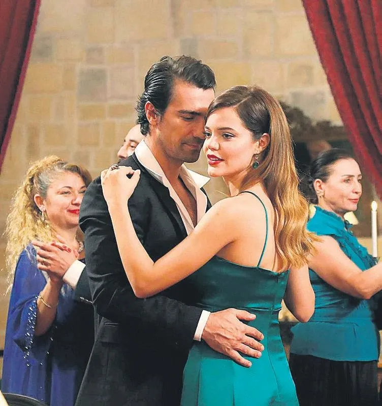 yerli-dizi-dunyaya-damga-vurdu-milyarlarca-insan-turk-yapimlarini-izler-oldu-the-economist-teshisi-koydu-kanun-1708212489314.jpeg Milyarlarca insan Türk yapımı dizileri izler oldu! The Economist teşhisi koydu: Kanuni bile bu kadar güçlü değildi-2