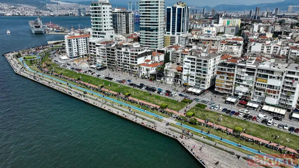 İzmir'de TCG Anadolu'ya 3'üncü de gününde büyük ilgi! Kilometrelerce kuyruk oluştu - 6