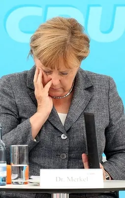 Merkel'den kapalı kadınlara hakaret