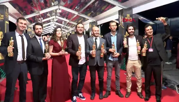 CHP'li Antalya Büyükşehir Belediyesi'nin düzenlediği Altın Portakal'da ödül tartışması