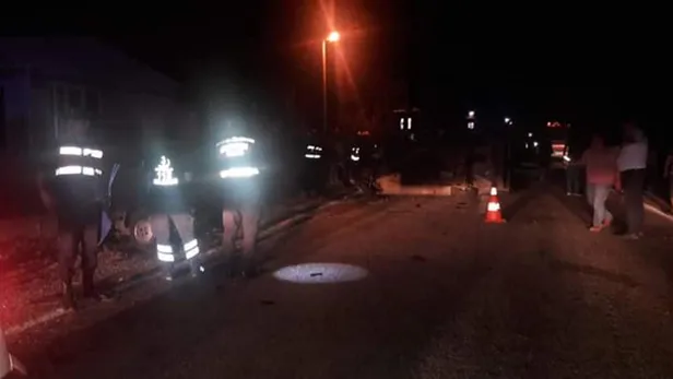 Son dakika: İzmir'de iki otomobil çarpıştı: 2 ölü, 1 yaralı-3