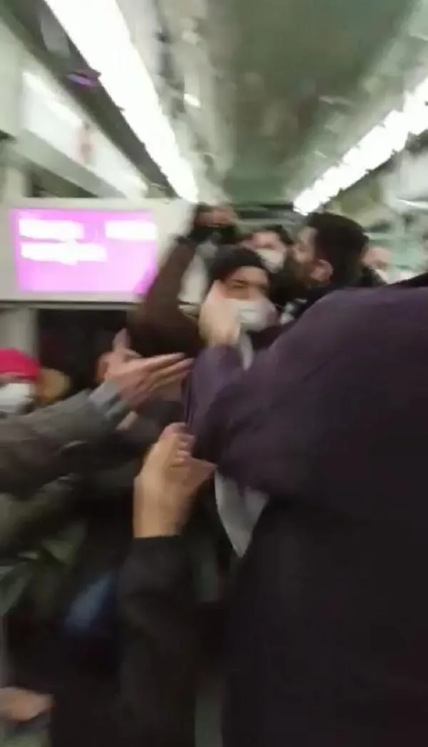 Tramvayda yumruklar konuştu! 'Yol verme' tartışması kavgaya döndü