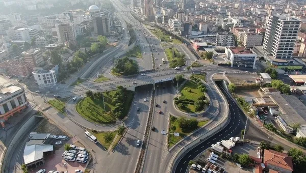 istanbulda-kurban-bayraminin-ilk-gununde-yollar-bos-kaldi-1657346419451.jpg İstanbul'da Kurban Bayramı'nın ilk gününde yollar boş kaldı-3