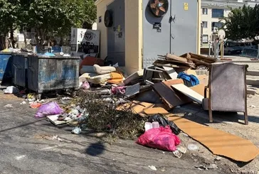 Buca’da başkan değişti, çöp çilesi bitmedi: Vatandaşlardan CHP’li belediyeye protesto