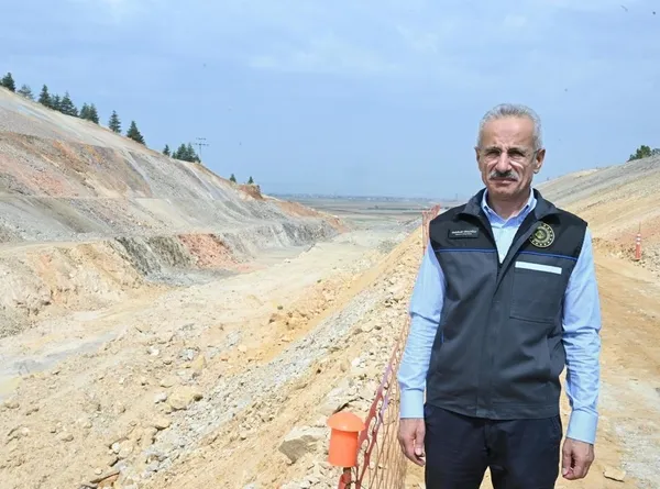 Ankara-İzmir YHT için yeni tarih geldi! Ulaştırma ve Altyapı Bakanı Abdulkadir Uraloğlu hizmet tarihini 1 yıl erkene çekti-2