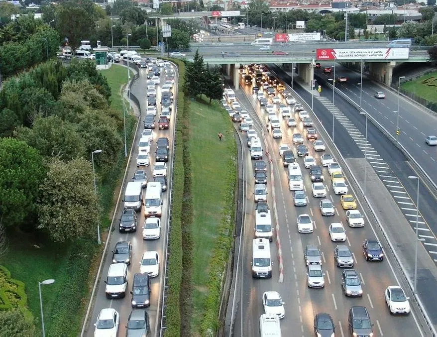 İstanbul’da tafik kilitlendi