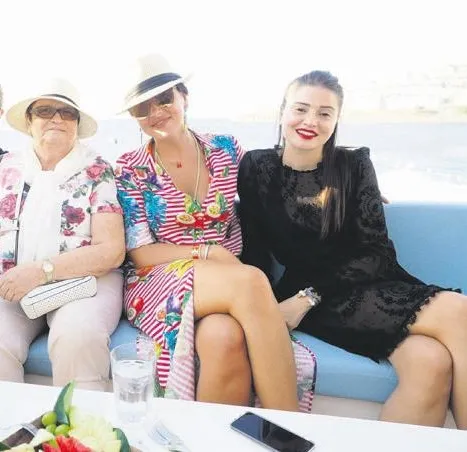 Hadise, annesi Gülnihal Açıkgöz'ün hasretine dayanamadı-1