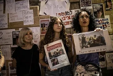 Hamas’ın esir aldığı İsraillilerin yakınlarından Netanyahu’ya istifa çağrısı: Tüm sorumlu sensin ellerin kana bulandı!