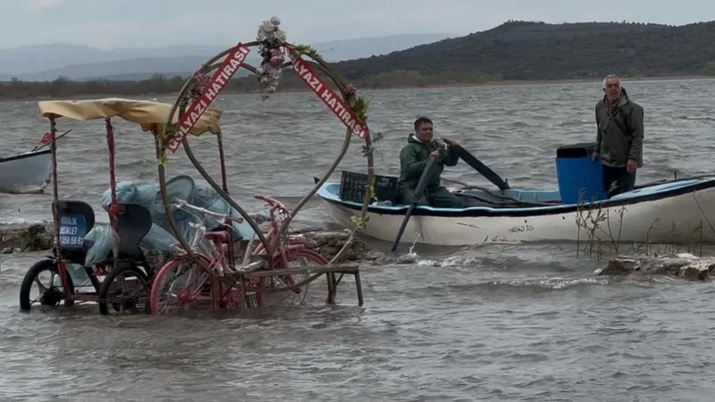 turkiyenin-kucuk-venediki-sular-altinda-sehirde-evler-yaliya-donustu-1775219946655.jpg Türkiye’nin küçük Venedik’i sular altında: Şehirde evler yalıya dönüştü-5