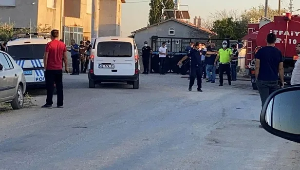 konyada-dehsete-dusuren-olay-bir-eve-duzenlenen-silahli-saldirida-7-kisi-olduruldu-ev-atese-verildi-1627663681521.jpeg