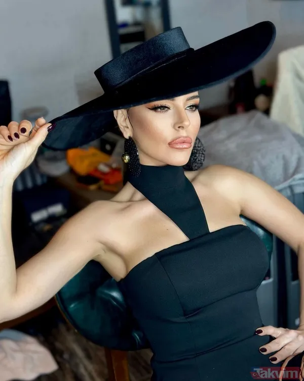 41'lik Simge Sağın bikinili pozunu yayınladı! Tuvaletten paylaşım yapan Simge sosyal medyayı ikiye böldü! Herkes aynı şeyi merak etti - 2