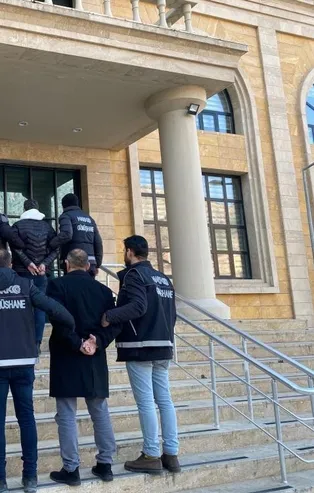 Yolcu otobüsüyle uyuşturucu taşırken polise yakalandılar