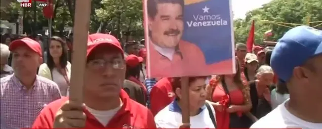 Venezuelada halk sokağa döküldü