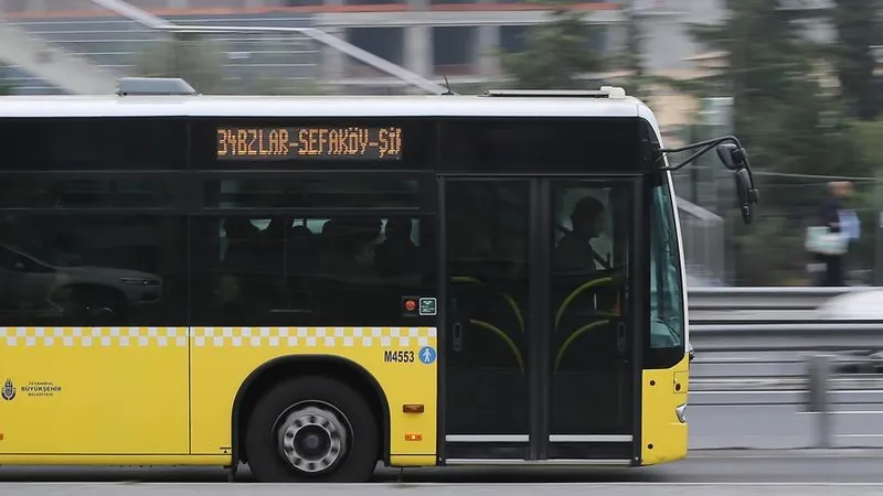 15-temmuz-toplu-tasima-ucretsiz-mi-iett-metro-metrobus-marmaray-vapur-bedava-mi-pazartesi-gunu-icin-duyuruldu-1720962555166.jpg