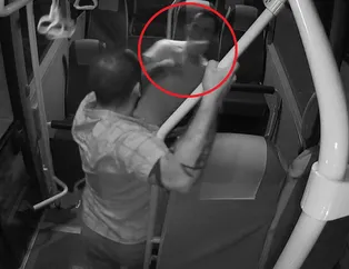 Bursa'da ortalık karıştı! Minibüs şoförü ve mahalle bekçisinin darp edilme anı kamerada