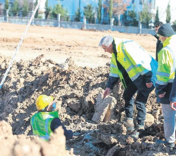 sakarya-buyuksehir-belediyesi-depremin-izlerini-silmek-icin-seferber-oldu-1679527150282.jpeg Sakarya Büyükşehir Belediyesi depremin izlerini silmek için seferber oldu-7