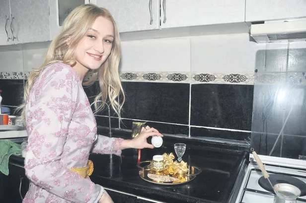 ab-rusyadan-petrol-alimini-durdurmak-icin-en-buyuk-rus-bankasi-ve-3-televizyonuna-yaptirim-karari-aldi-1651695399620.jpeg AB Rusya'dan petrol alımını durdurmak için en büyük Rus bankası ve 3 televizyonuna yaptırım kararı aldı-5