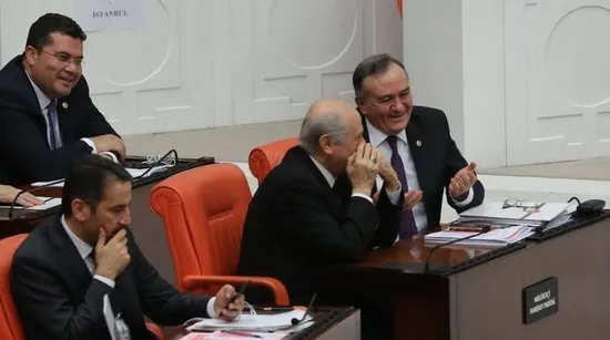 Bahçeli'yi gülme krizine sokan CHP'li!-1