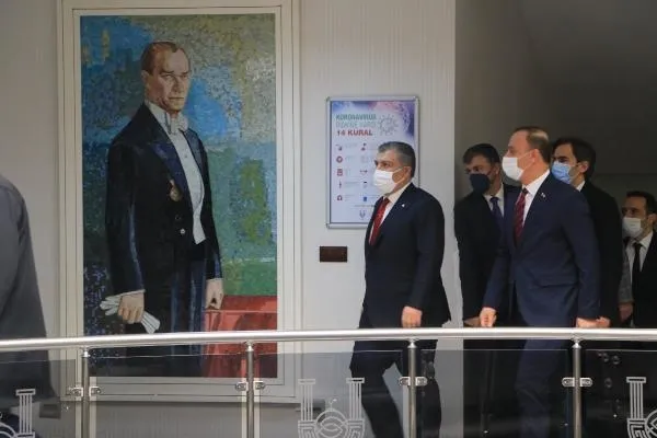 Sağlık Bakanı Fahrettin Koca: Dünya genelinde Omicron'un baskın varyant olmasını bekliyoruz-4