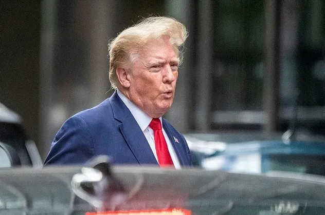 Eski ABD Başkanı Donal Trump FBI tarafından yapılan baskında pasaportlarının “çalındığını” iddia etti