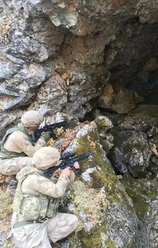 Son dakika: Tunceli'de teröristlerin kullandığı depo ve sığınak imha edildi