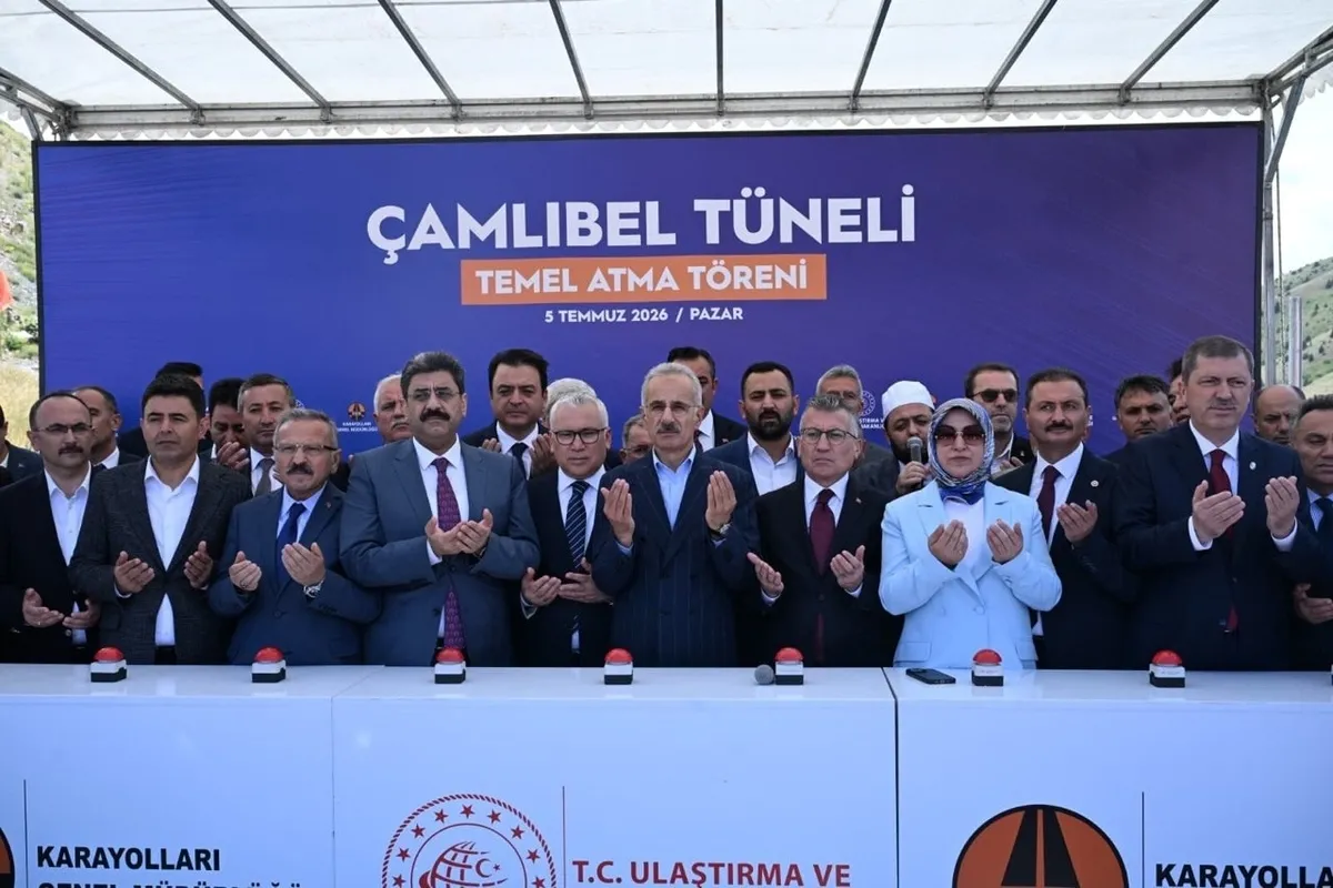 sivas-tokat-arasi-hizlaniyor-camlibel-tunelinin-temeli-atildi-yillik-371-milyon-lira-tasarruf-saglayacak-1783251405028.jpeg Sivas - Tokat arası hızlanıyor! Çamlıbel Tüneli'nin temeli atıldı: Yıllık 371 milyon lira tasarruf sağlayacak-5