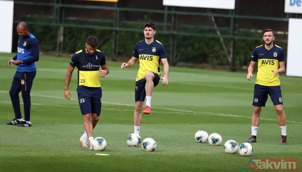 Süper Lig Cemil Usta Sezonu'na Şampiyonluk Parolasıyla Başlayan Ancak Gösterdiği Performansla Taraftarını Hayal Kırıklığına Uğratan Fenerbahçe'de Gözler Yaz...