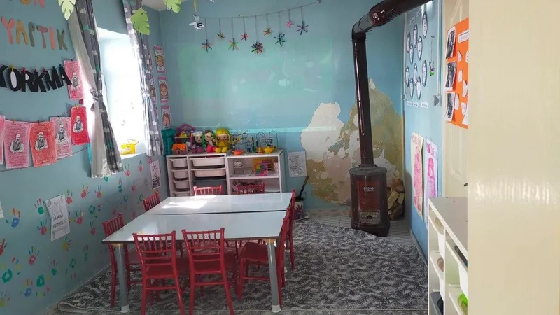 chp-kars-milletvekili-inan-akgun-alpin-curuk-okul-provokasyonu-elinde-patladi-kendi-memleketinden-bihaber-1717090319425.jpeg CHP Kars Milletvekili İnan Akgün Alp'in 'çürük okul' provokasyonu elinde patladı: Kendi memleketinden bihaber!-6