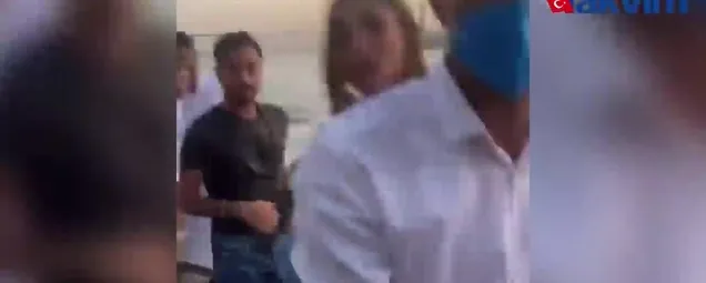 Marcus Aral, eski sevgilisi Şevval Şahin’i kıskanınca Sabancıların torununu oturduğu sandalye ile denize attı! İşte o anlar…